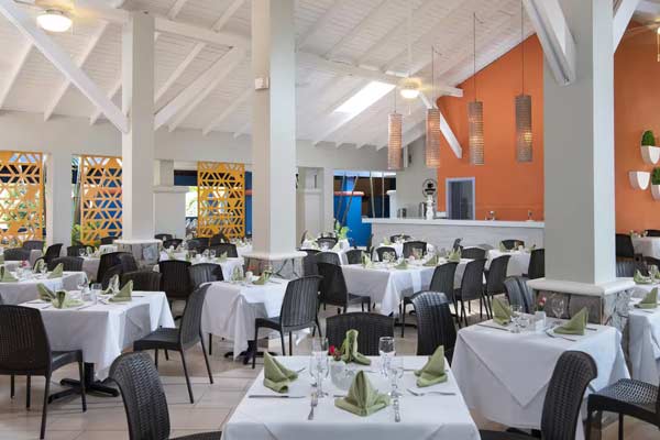 Restaurant - Wyndham Alltra Samaná - All Inclusive  Resort